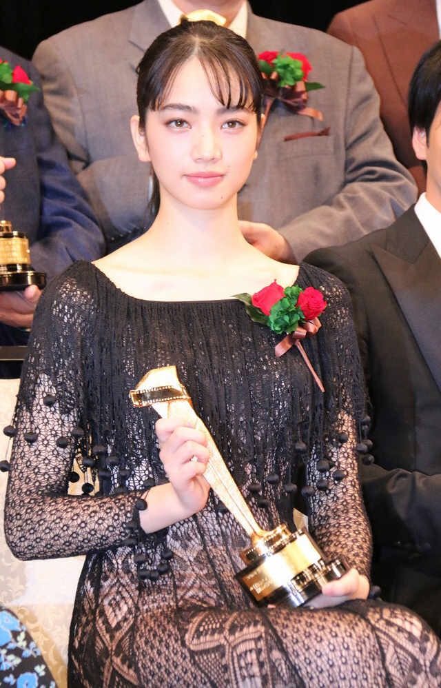 고마츠 나나 HD 이미지/사진 갤러리 다운로드 #3897062