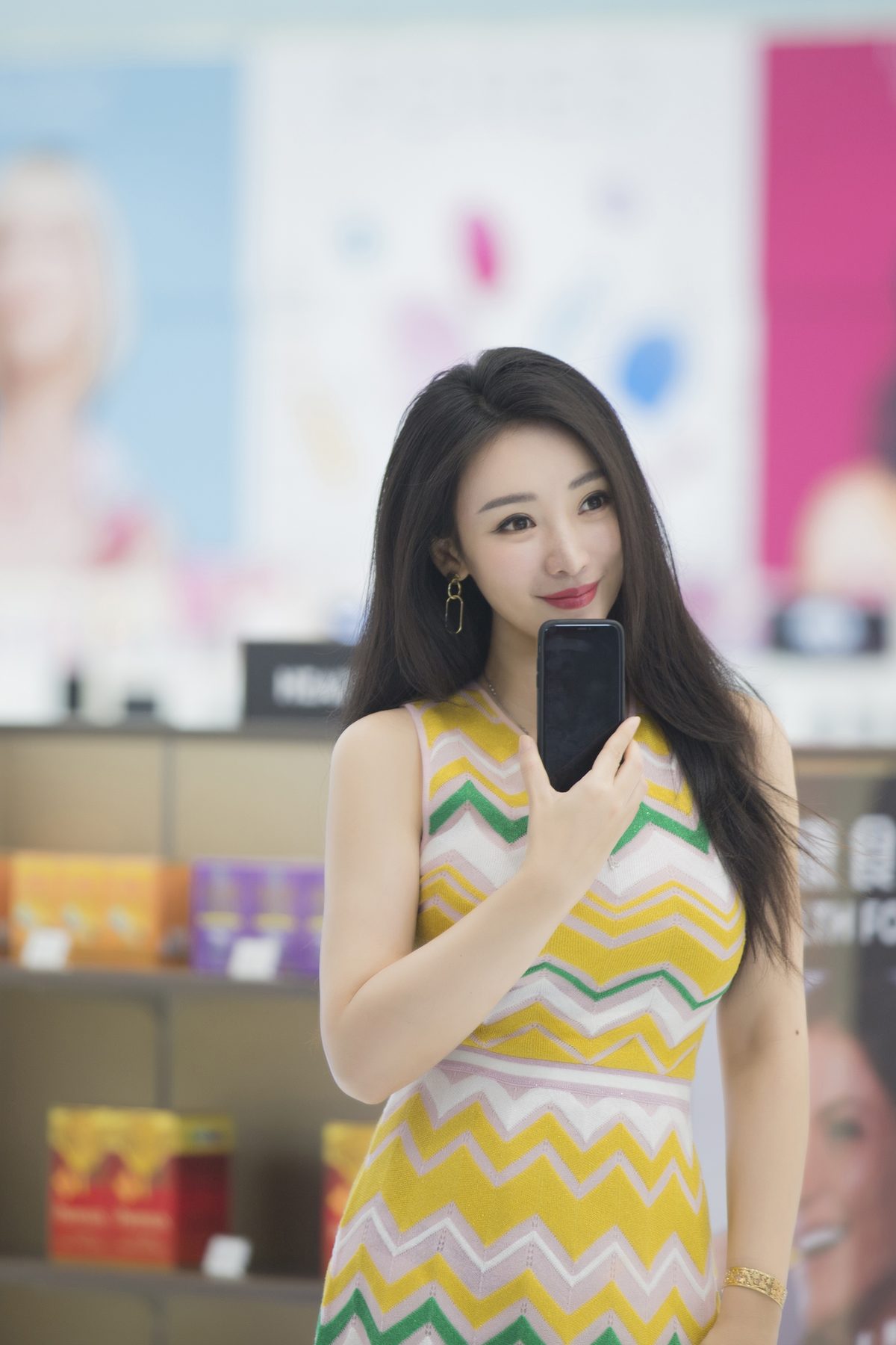 Yan Liu HD Images/Photo Gallery Download #1973637