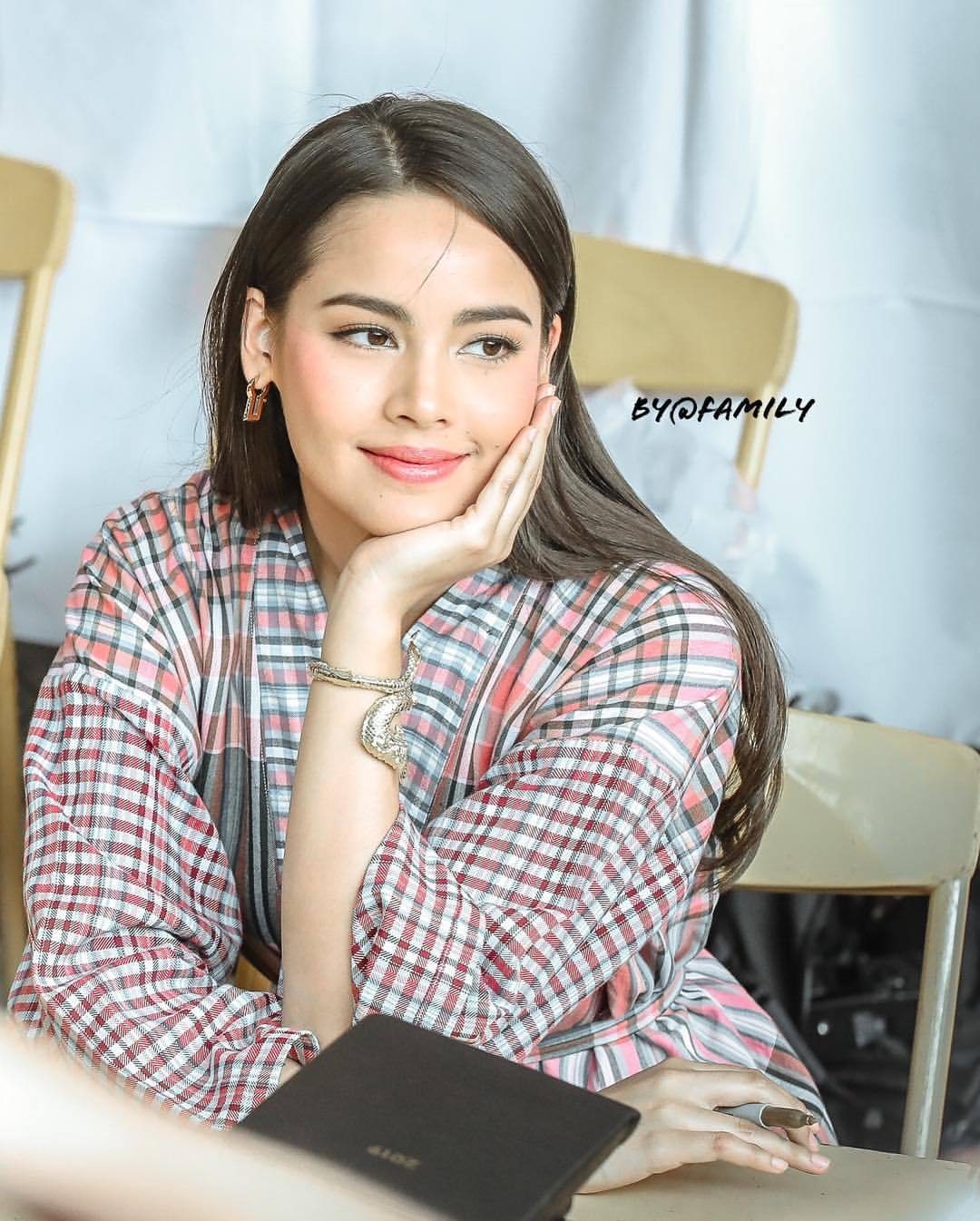 Urassaya Sperbund HD Images/Photo Gallery Download #6200985